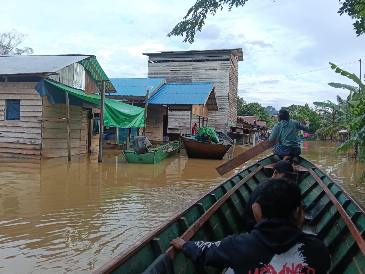 Banjir Masuk Hari Kelima Bpbd Kutim Salurkan Bantuan Logistik Untuk